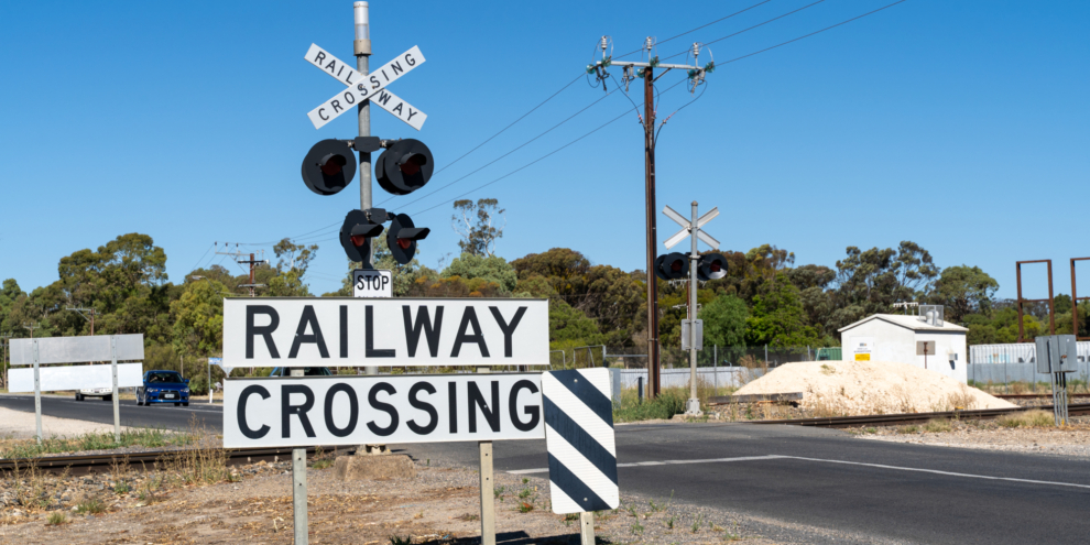 Image SA Level Crossing at Bordertown Feb 21 i Stock 1303010095