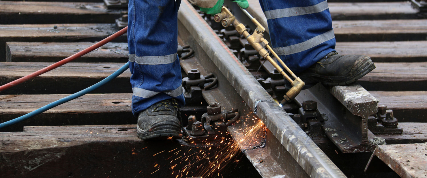 Safety message - Human factors in maintenance - Image - welder working.